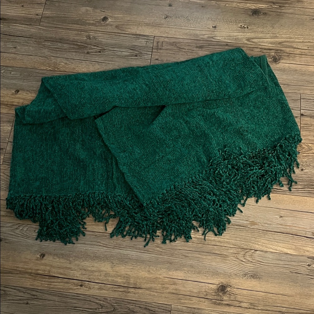 Source Unknown Deep Green Fringe Throw Blanket